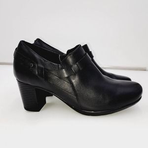 Clarks Bendable Black Leather 8.5 Heeled zipper ankle booties